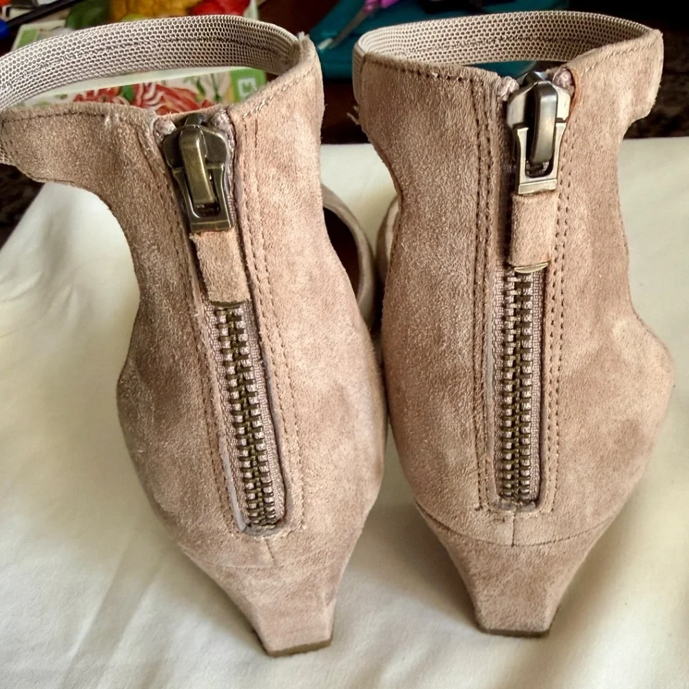 Eileen Fisher Just Suede Ankle Strap Block Heel Pumps - Blush/Nude Size 8.5